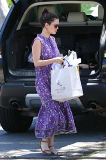 Rachel Bilson feet photo thumbnail