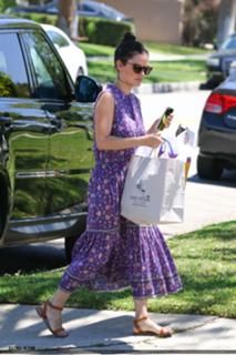Rachel Bilson feet photo thumbnail