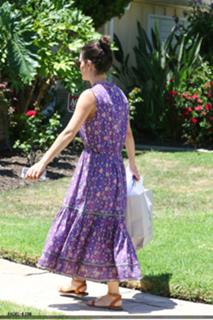 Rachel Bilson feet photo thumbnail