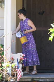Rachel Bilson feet photo thumbnail