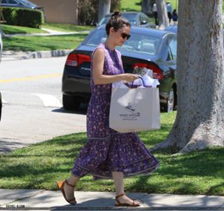 Rachel Bilson feet photo thumbnail