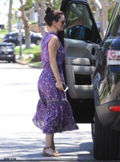 Rachel Bilson feet photo thumbnail