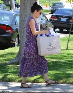 Rachel Bilson feet photo thumbnail