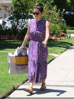 Rachel Bilson feet photo thumbnail