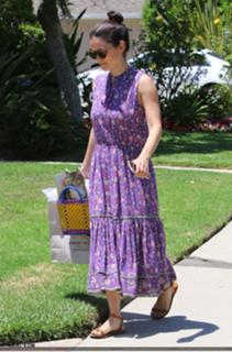 Rachel Bilson feet photo thumbnail