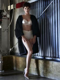 Katy Perry feet photo thumbnail