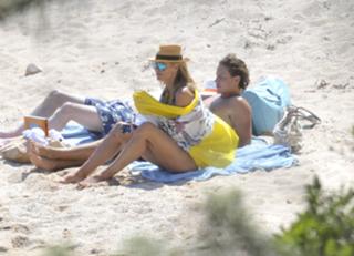Heidi Klum feet photo thumbnail