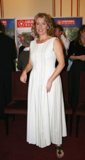 Emma Thompson feet photo thumbnail