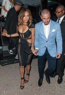 Jennifer Lopez feet photo thumbnail