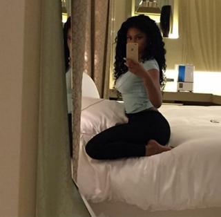 Nicki Minaj feet photo thumbnail
