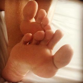 Franciely Freduzeski feet photo thumbnail