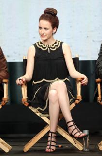 Rachel Brosnahan feet photo thumbnail