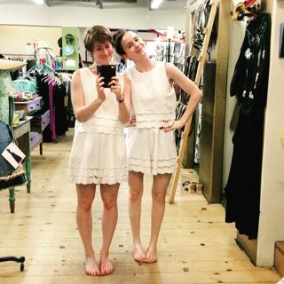 Rachel Brosnahan feet photo thumbnail