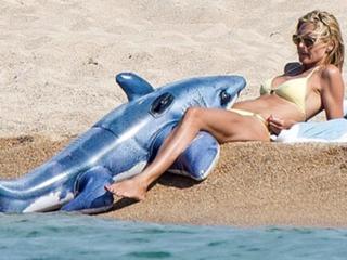 Heidi Klum feet photo thumbnail