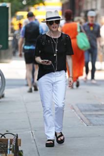 Julianne Moore feet photo thumbnail