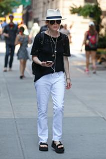 Julianne Moore feet photo thumbnail