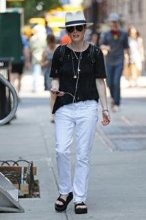 Julianne Moore feet photo thumbnail