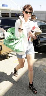 Gemma Arterton feet photo thumbnail