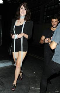 Gemma Arterton feet photo thumbnail