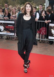 Gemma Arterton feet photo thumbnail