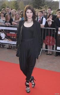 Gemma Arterton feet photo thumbnail