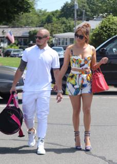Jennifer Lopez feet photo thumbnail