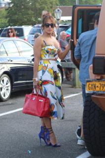 Jennifer Lopez feet photo thumbnail