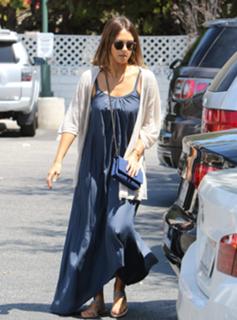 Jessica Alba feet photo thumbnail