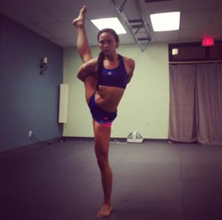 Michelle Waterson feet photo thumbnail