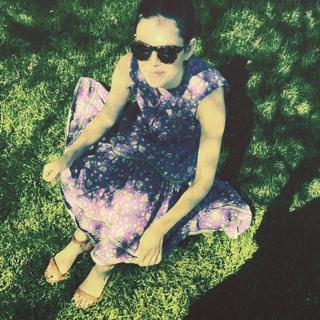Rachel Bilson feet photo thumbnail