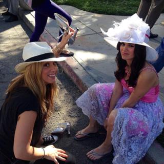 Rachel Bilson feet photo thumbnail