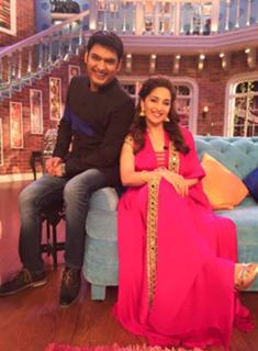 Madhuri Dixit feet photo thumbnail