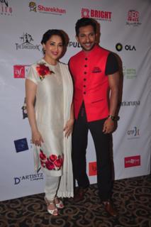 Madhuri Dixit feet photo thumbnail