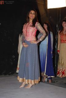 Parineeti Chopra feet photo thumbnail