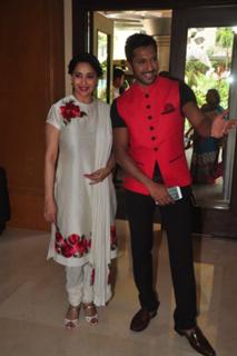 Madhuri Dixit feet photo thumbnail