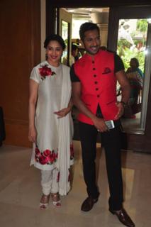 Madhuri Dixit feet photo thumbnail