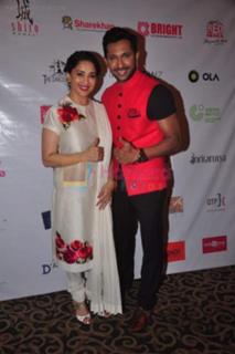 Madhuri Dixit feet photo thumbnail