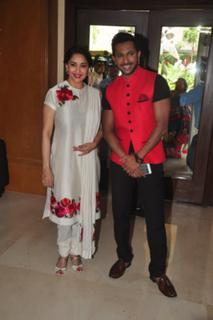 Madhuri Dixit feet photo thumbnail