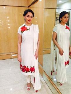Madhuri Dixit feet photo thumbnail