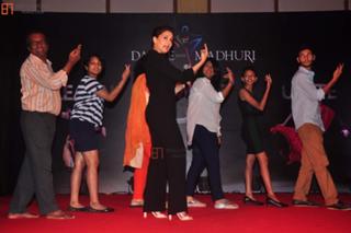 Madhuri Dixit feet photo thumbnail