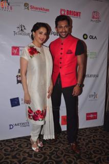 Madhuri Dixit feet photo thumbnail