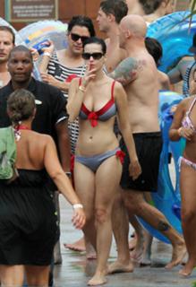Katy Perry feet photo thumbnail