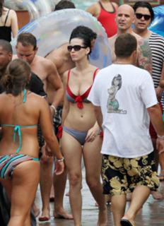 Katy Perry feet photo thumbnail