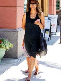 Halle Berry feet photo thumbnail