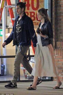 Emma Stone feet photo thumbnail