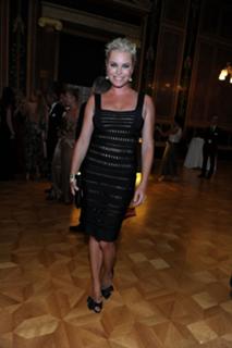 Rebecca Romijn feet photo thumbnail