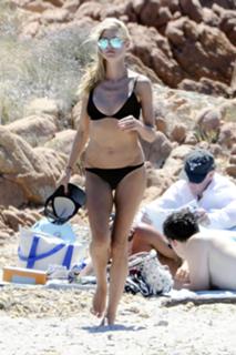 Heidi Klum feet photo thumbnail