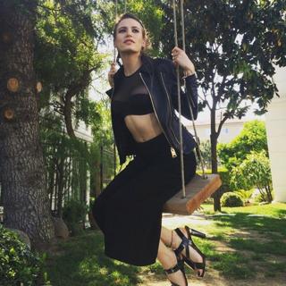 Serenay Sarikaya feet photo thumbnail