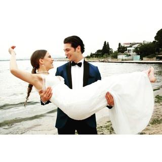 Serenay Sarikaya feet photo thumbnail
