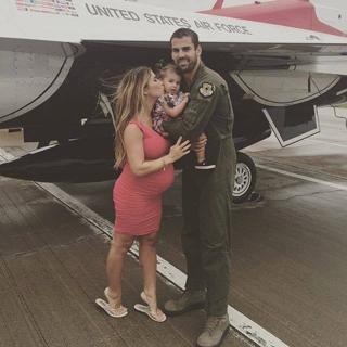 Jessie James Decker feet photo thumbnail